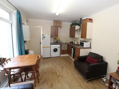 Property to rent in Crwys Road, Cathays, Cardiff CF24