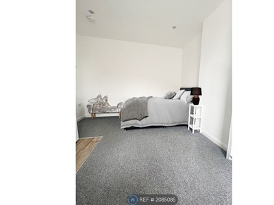 Room to rent in Markham Street, Wakefield WF2