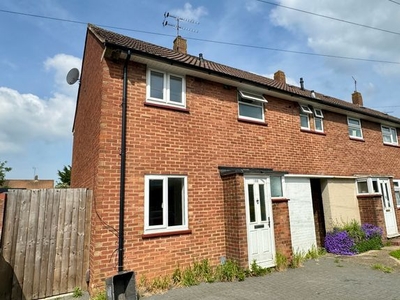Semi-detached house to rent in Birdsfoot Lane, Luton LU3