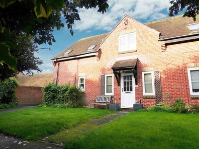 Semi-detached house to rent in Bosley Crescent, Wallingford OX10