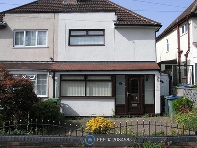 Semi-detached house to rent in Kenilworth Road, Oldbury B68