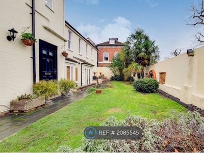Semi-detached house to rent in Mortlake Road, Richmond TW9