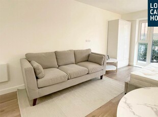 Studio apartment for rent in Fairbank House, 13 Beaufort Square, London NW9