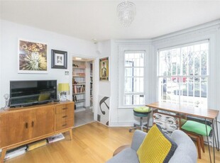 Studio flat for rent in Cambridge Gardens, London, W10