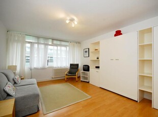 Studio flat for rent in Churchill Gardens, Pimlico, London, SW1V