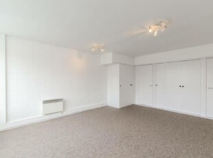 Studio flat for rent in Fellows Road NW3, Primrose Hill, London, NW3