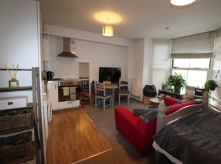 Studio flat for rent in Harborough Road, Kingsthorpe, Northampton, NN2