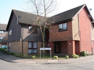 Studio flat for rent in Ryeland Close, West Drayton, Middlesex, UB7