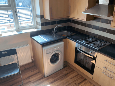 Studio to rent in Belmont Road, Ilford IG1