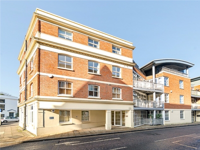 Sussex Street, Winchester, Hampshire, SO23 3 bedroom flat/apartment in Winchester