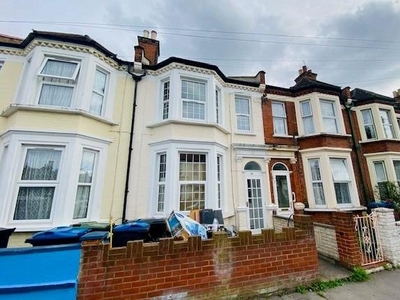 Terraced house to rent in Hartley Road, Croydon CR0