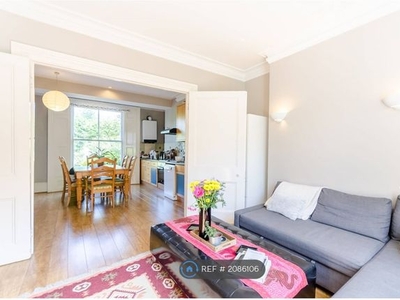 Terraced house to rent in Islington, London N19