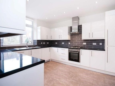 Triplex to rent in Finchley Road, St.Johns Wood NW8