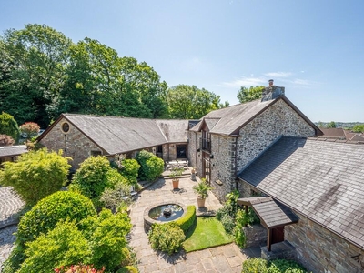 5 bedroom barn conversion for sale in Castle Road, Tongwynlais, Cardiff CF15