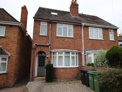 5 bedroom semi-detached house for rent in Available SEPT 2024 - Rooms - Happy Land North, WR2