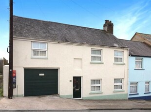 4 Bedroom End Of Terrace House For Sale In Great Torrington, Devon