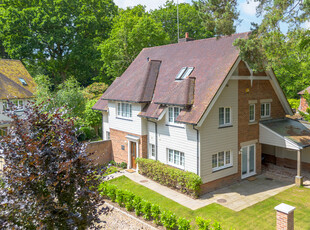 Detached House for sale with 5 bedrooms, The Spinney Bassett Southampton, Hampshire | Fine & Country