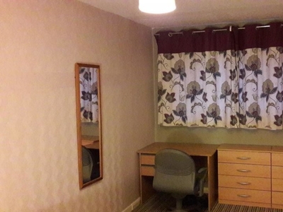 Room for rent in 3-bedroom apartment in Nottingham