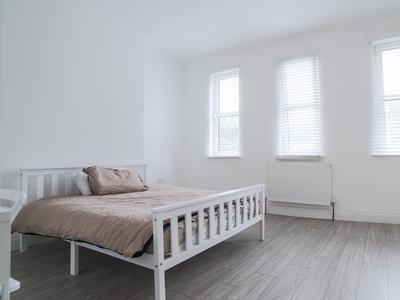 Room for rent in 4-bedroom house in Greenwich, London