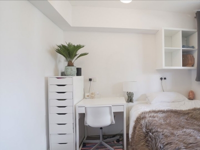 Rooms in a 4-Bedroom Apartment for rent in Bethnal Green