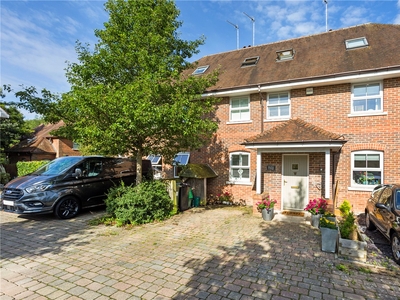 Wantage Road, Great Shefford, Hungerford, Berkshire, RG17 4 bedroom house in Great Shefford