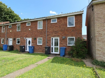 2 bedroom end of terrace house for sale in Milnrow, Ipswich, IP2