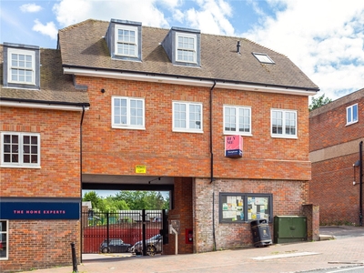 2 bedroom property for sale in Station Approach, Great Missenden, HP16