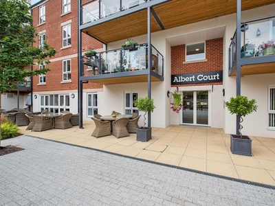 1 Bedroom Retirement Apartment – Purpose Built For Sale in Henley-On-Thames, Oxfordshire
