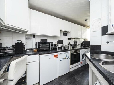 2 Bedroom Flat For Sale In Bow, London