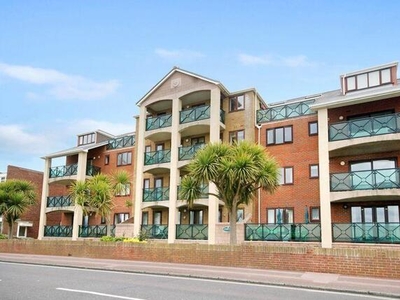 2 Bedroom Flat For Sale In Lee-on-the-solent
