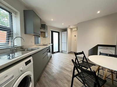 3 Bedroom Apartment For Rent In Stratford Road, West Bridgford