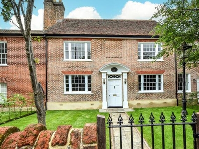 4 Bedroom House For Sale In Abbots Langley, Hertfordshire