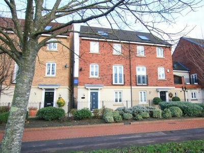 4 Bedroom Town House For Sale In Lakeside