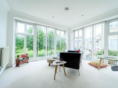 5 Bedroom Semi-detached House For Rent In Deepcut, Camberley