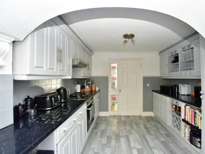 5 Bedroom Semi-detached House For Sale In Walderslade, Chatham