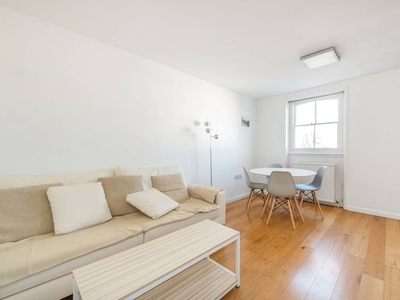 Flat in Leinster Square, Westbourne Grove, W2