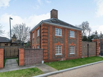 2 Bedroom Detached House For Sale In Roehampton, London