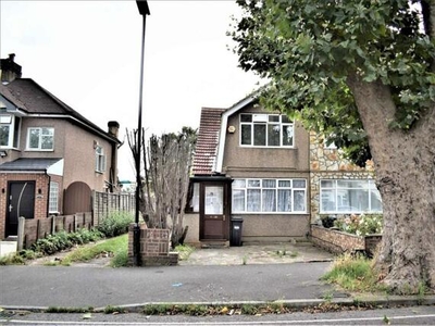 2 Bedroom End Of Terrace House For Rent In Feltham, Middlesex