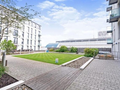2 Bedroom Flat For Sale In The Hayes, Cardiff