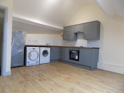 3 Bedroom Apartment For Rent In Bangor, Gwynedd