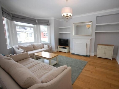 3 Bedroom Apartment For Rent In Finchley