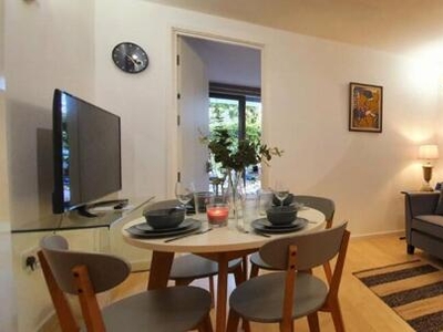 3 Bedroom Apartment For Rent In Greenwich, London
