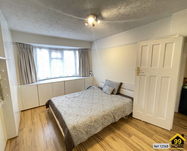 3 Bedroom Terraced House For Rent In Morden, Surrey