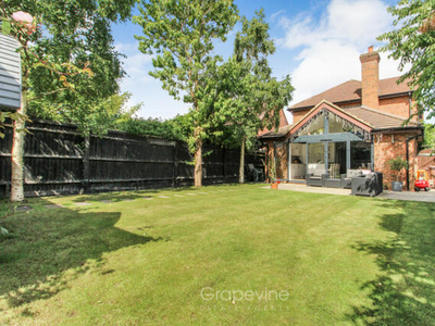 4 Bedroom Detached House For Sale In Reading