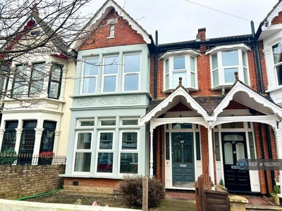 4 Bedroom Semi-detached House For Rent In Southend-on-sea