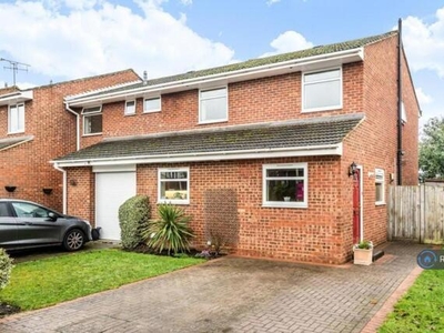 4 Bedroom Semi-detached House For Rent In Wokingham