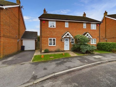 4 bedroom semi-detached house for sale High Wycombe, HP14 4RY