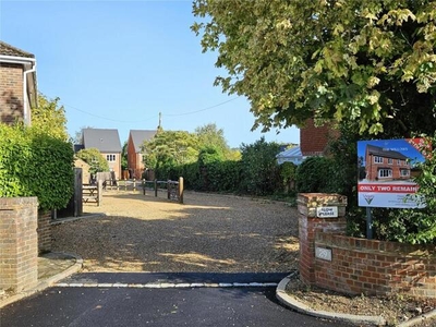 4 Bedroom Semi-detached House For Sale In Aldershot, Surrey
