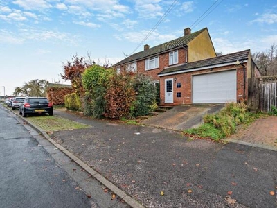 4 Bedroom Semi-detached House For Sale In Maple Cross, Rickmansworth