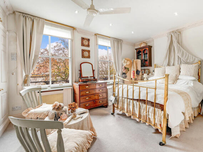4 Bedroom Terraced House For Sale In
Chelsea Embankment